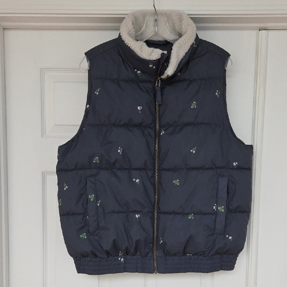 Universal Thread Navy Blue Puffer Vest Sherpa Lined Floral Accents